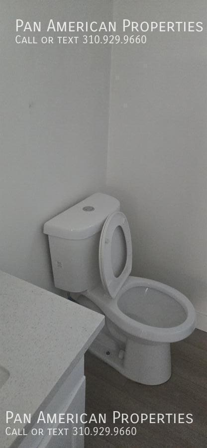 Foto del edificio - 221 E Artesia Blvd