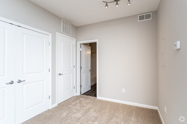 1BR, 1BA - 720 SF - Suite H - Hudson Square