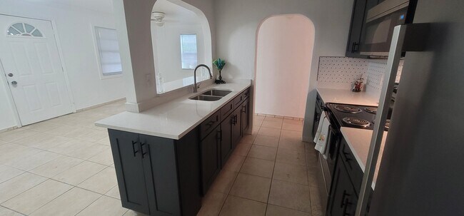 Photo - 7204 N Cameron Ave (Tampa, FL) Apartment