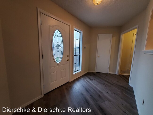 Building Photo - 3 br, 2 bath House - 2410 Louise