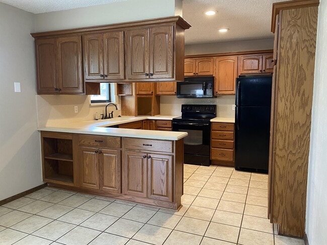 Building Photo - 1001 Aspen Ct