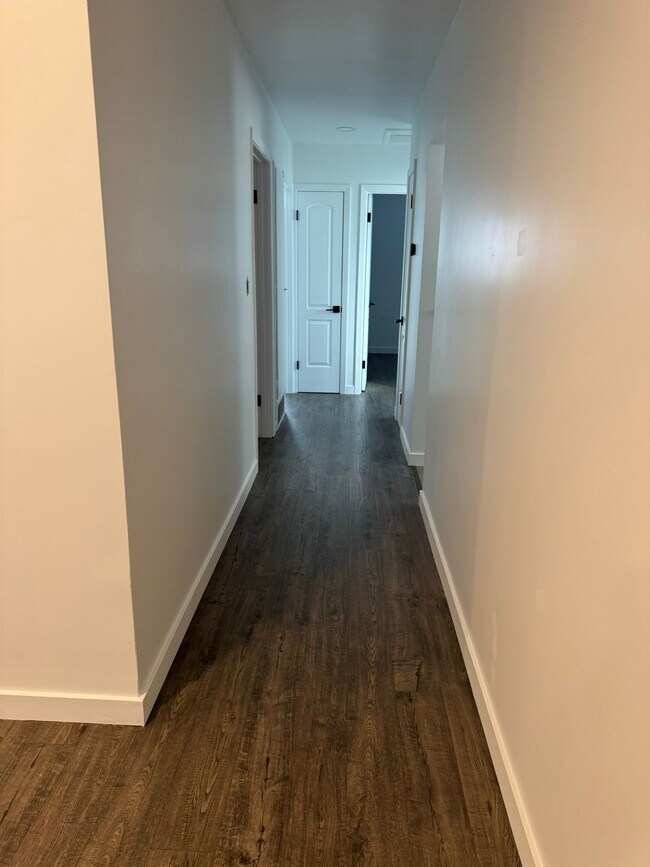 Building Photo - 317 Tennyson Rd