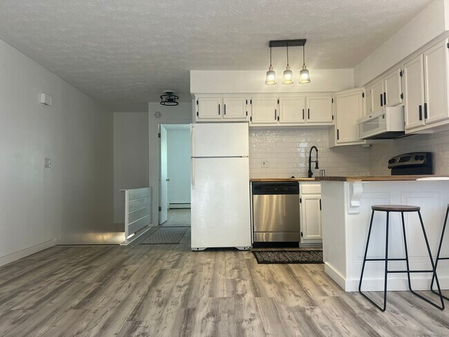 Foto del edificio - 213 Regan Rd