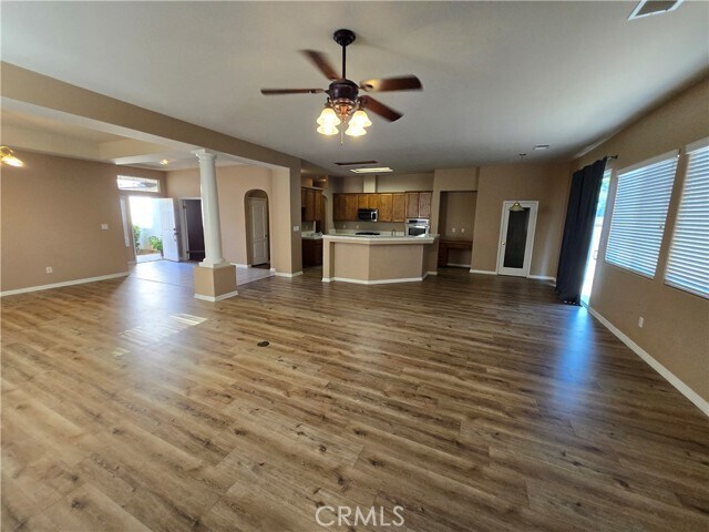 Foto del edificio - 11110 Snowcreek Falls Ave