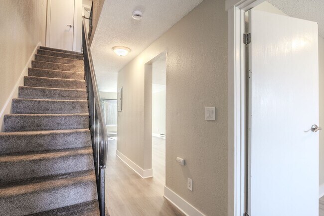 Foto del edificio - Open Concept Townhome with Balcony