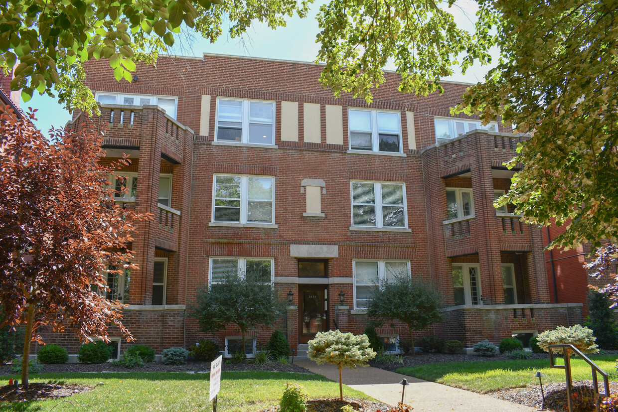 Front Building - 5656 Waterman Blvd