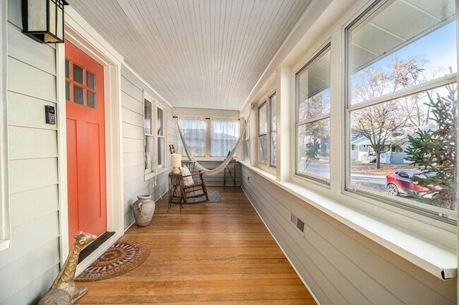 Building Photo - 3 BED 2 BATH BUNGALOW STYLE HOME IN FERNDALE ------ W. CHESTERFIELD