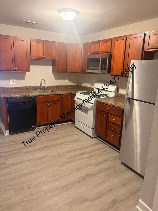Building Photo - Spacious 3 Bedroom, 1.5 Bath Home in East Baltimore