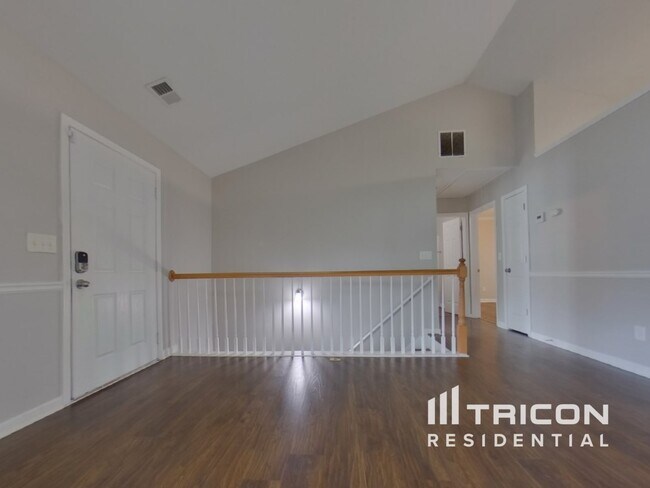 Building Photo - 119 Creekwood Dr