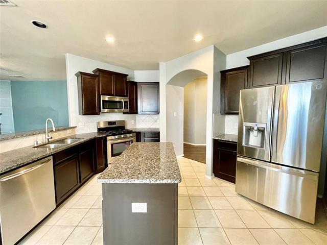 Foto del edificio - 1005 Lake Woodland Dr
