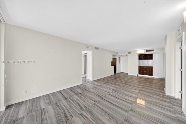 Foto del edificio - 3401 N Country Club Dr