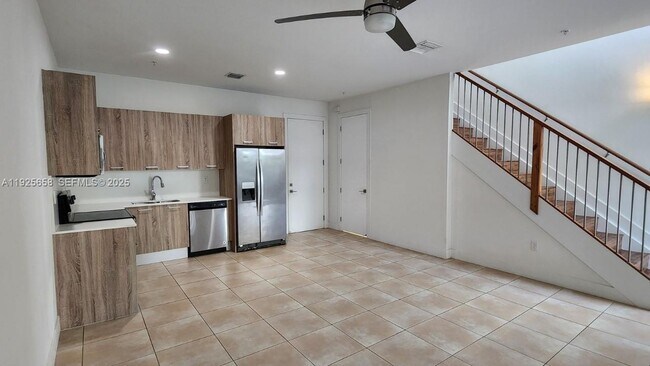 Foto del edificio - 460 NE 35th Ct