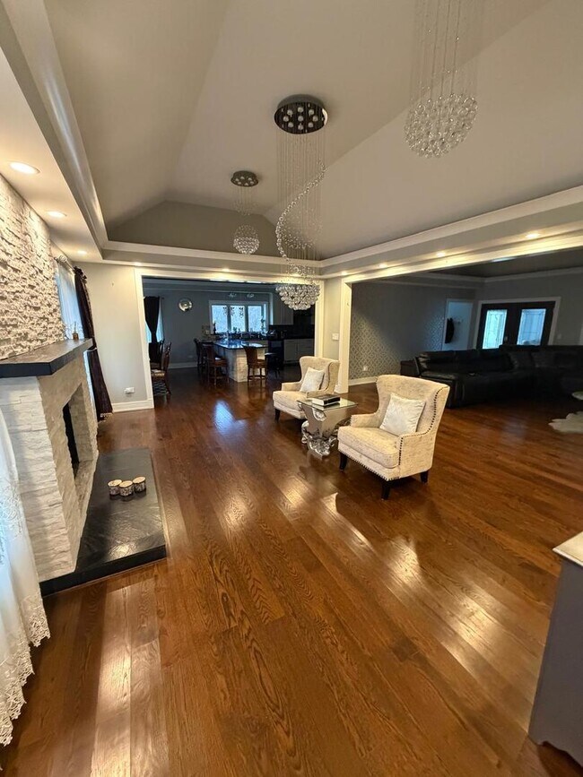 Building Photo - 4N150 Hawthorne Ave