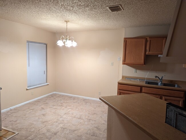 Building Photo - 1359 Bayou Dr
