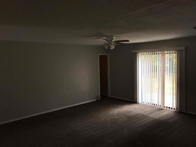 Foto del edificio - 4440 Loch Neil Cv