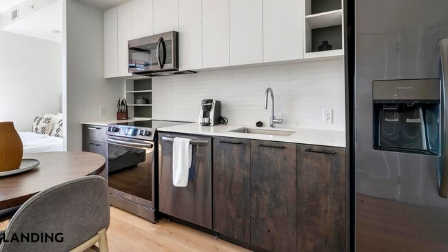 Building Photo - 632 Howard Rd SE