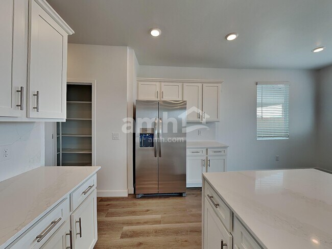 Foto del edificio - 6216 W Calle Lingo