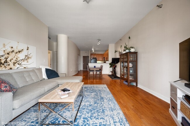 Building Photo - 1322 S Prairie Ave