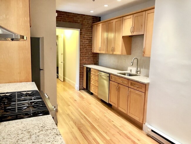 Building Photo - 7 Auburn St