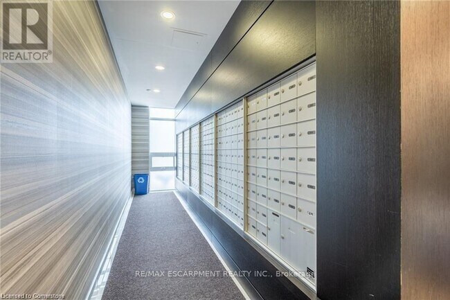 Building Photo - 101 Shoreview Pl