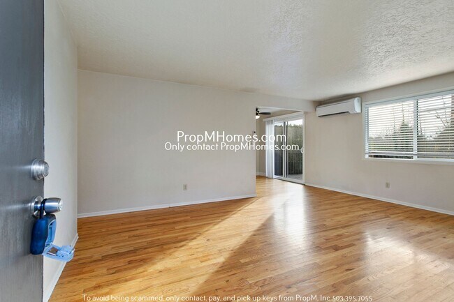 Building Photo - Charming 2 Bedroom Duplex in SW Portland!