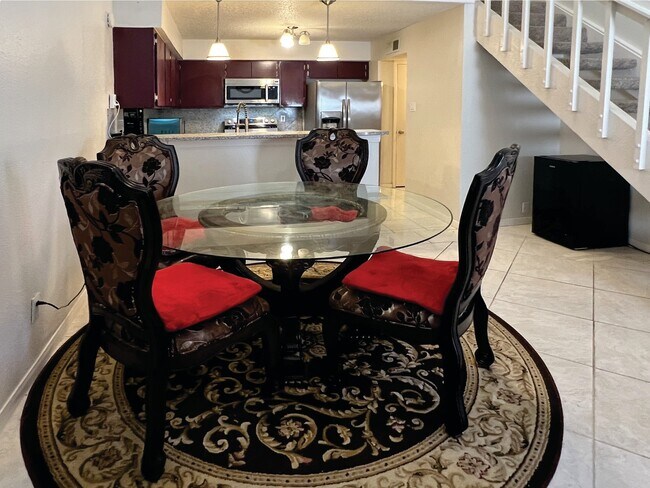 Foto del edificio - 13014 Leader St