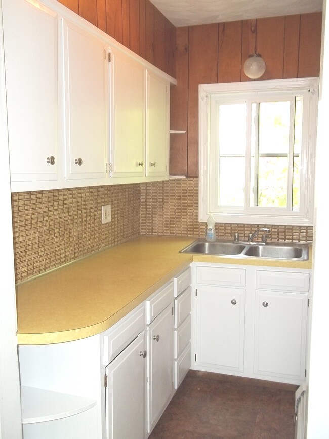 Kitchen nook - 200 Rhode Island Ave