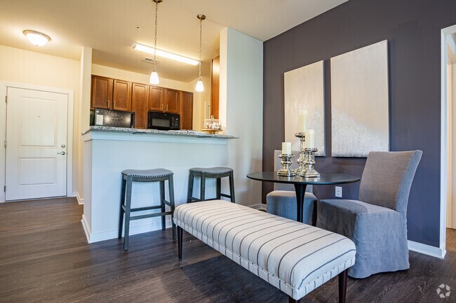 2HAB, 2BA - Modelo - Abberly CenterPointe