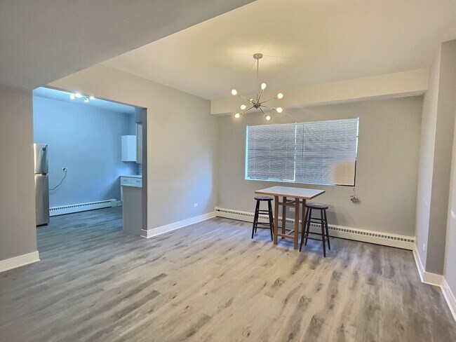 Foto del edificio - 2700 W Summerdale Ave