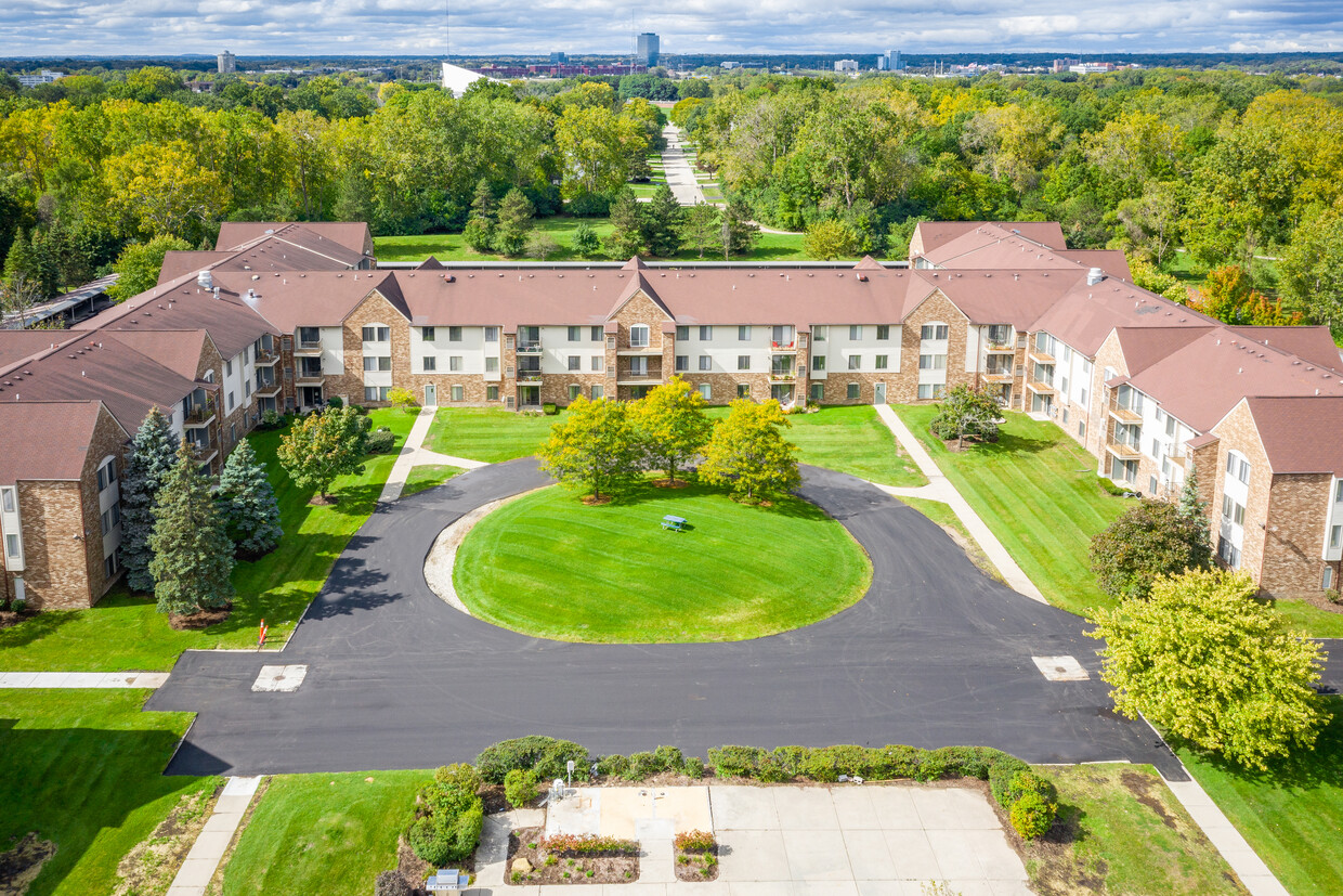 Foto principal - Park House Southfield Senior Living