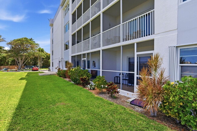 Building Photo - 1516 S Lakeside Dr