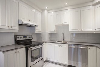 Building Photo - 3468 Rue Drummond