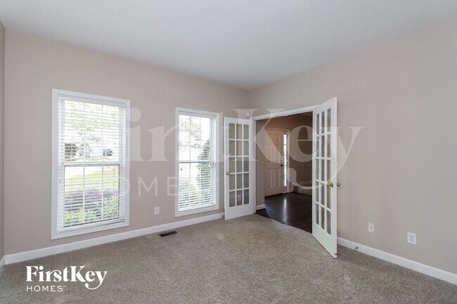 Foto del edificio - 729 Tall Oaks Dr