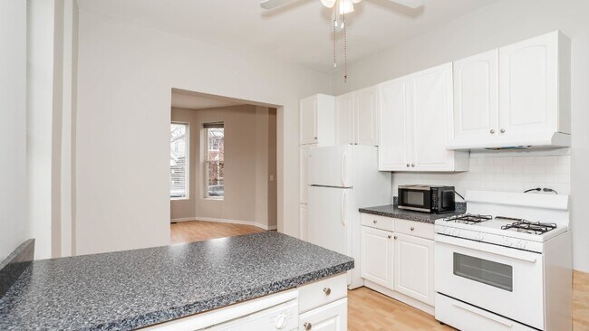 Foto del edificio - 815 N Fairfield Ave