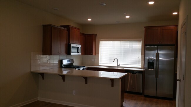 Building Photo - 427 NE Tork Pl