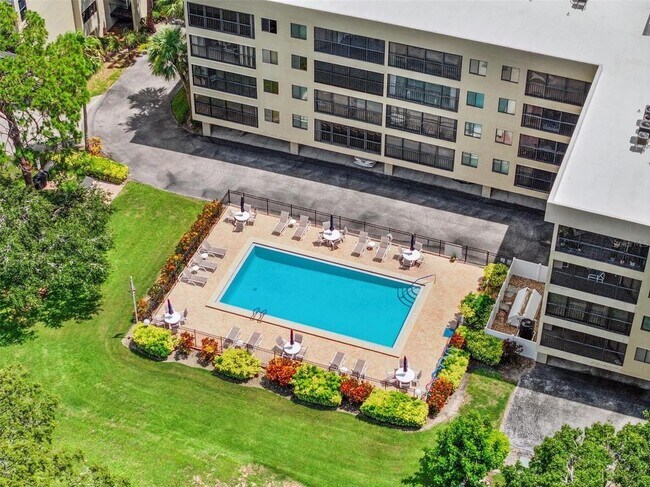 Foto del edificio - 1942 Golf View Dr