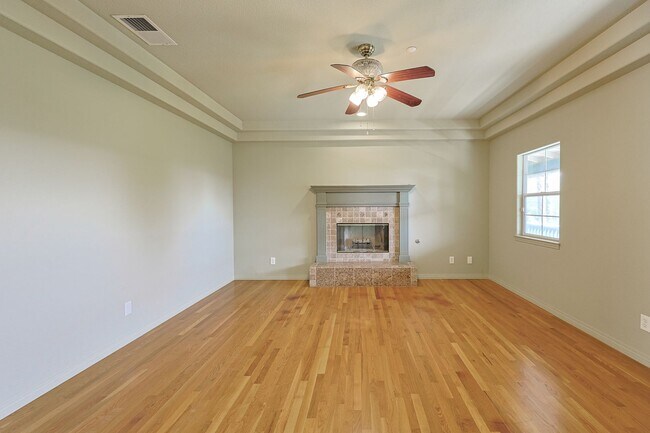 Building Photo - 5BR Home in Ramona Country Estates with Pool & Views