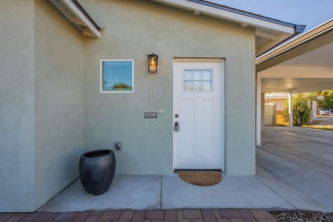 Building Photo - Fully Remodeled 3 Bed 2 Bath + Workshop wi...