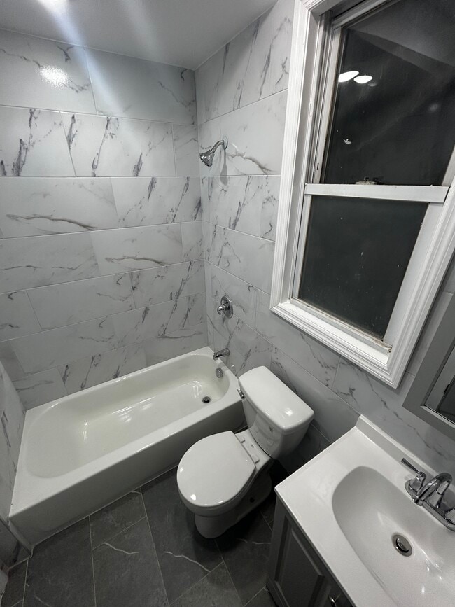 Baño - 100 Clarke Ave