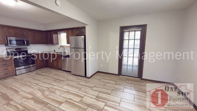 Foto del edificio - Beautiful Split Level Home w/ 4 Bedroom an...