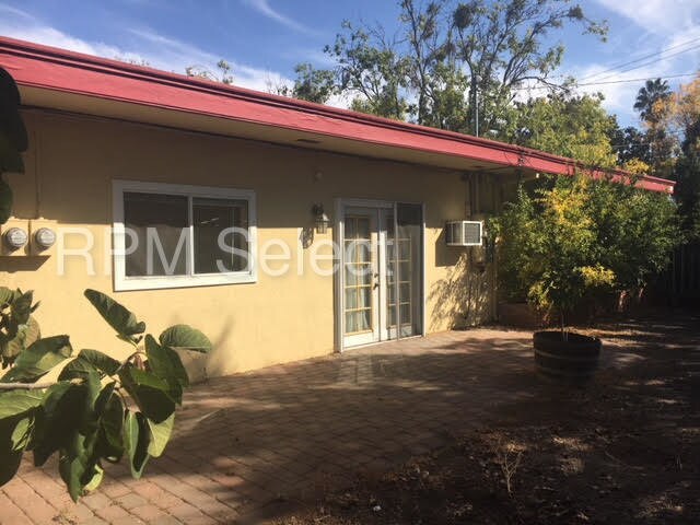 Foto del edificio - 1450 Rosewood Ln