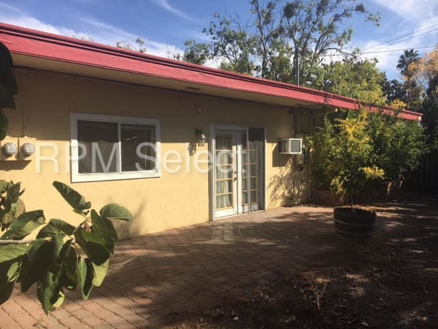 Building Photo - 1450 Rosewood Ln