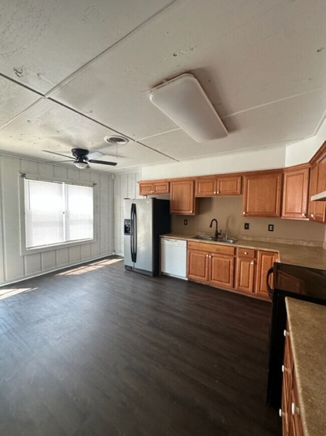 Building Photo - 2701 Russell Ave