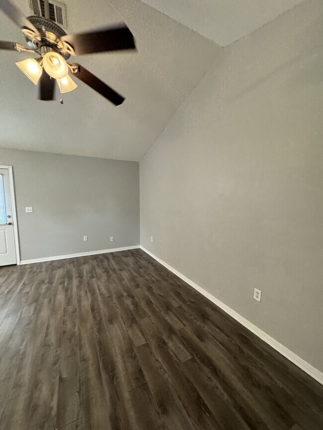 Foto del edificio - 129 Oak Terrace Dr