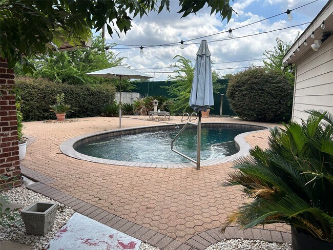 Foto del edificio - 5607 Braesvalley Dr