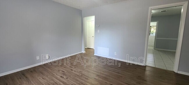 Foto del edificio - 813 Sheppard Way