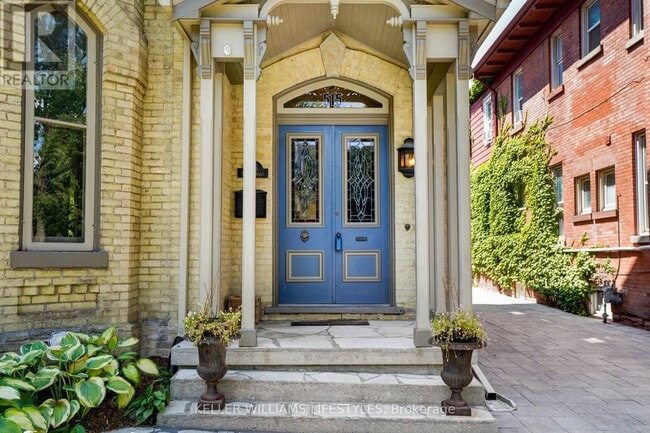 Building Photo - 515 William St