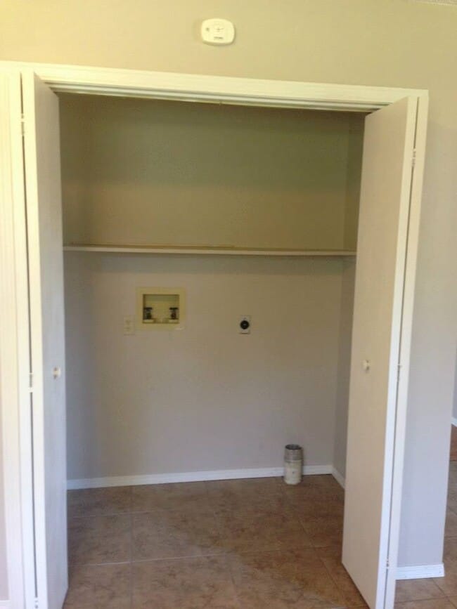 Washer / Dryer Hook Up - 103 Bean St