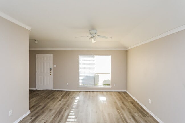 Building Photo - 1303 Coronado Ln