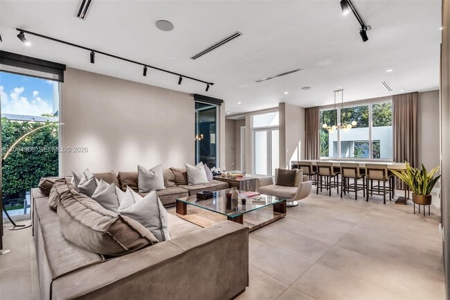 Foto del edificio - 285 W Mashta Dr